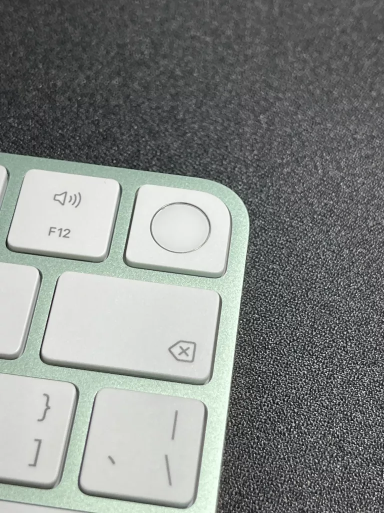 巧控鍵盤 Touch ID 位置